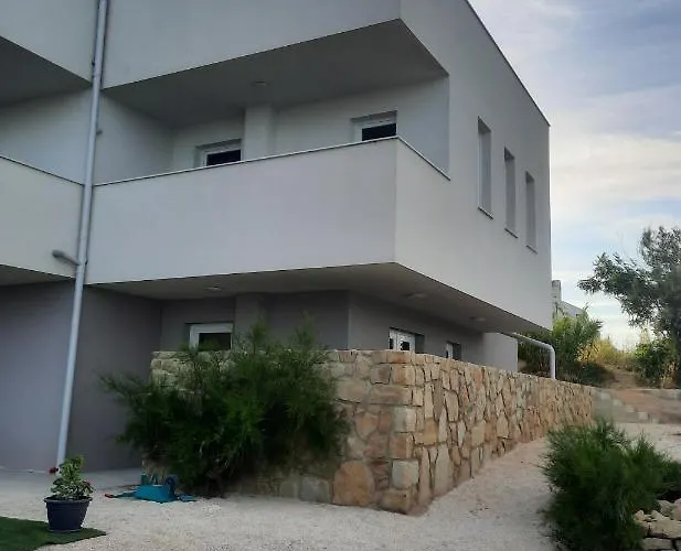 Hrvoje בית הארחה