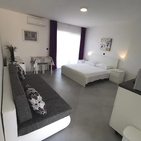 Hrvoje Pensión Pag Town